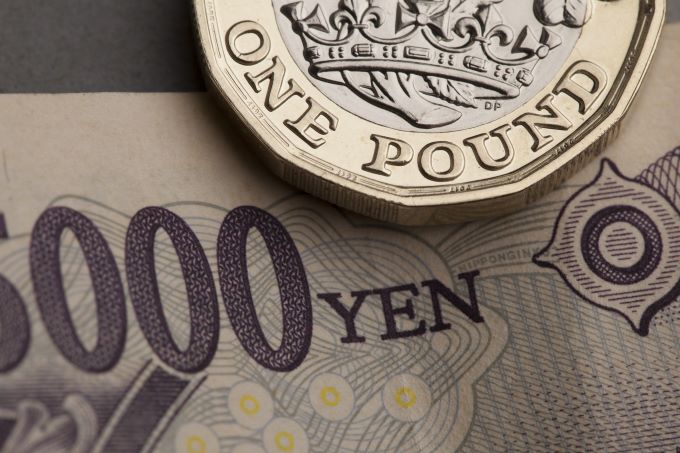 日本円に対して下落